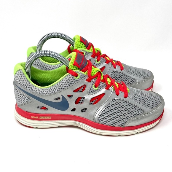 Nike Dual Fusion Lite Running Shoe Silver wmns 5.5 - Picture 1 of 7